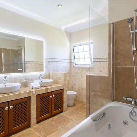 Villa Perogil - Charming Oasis In