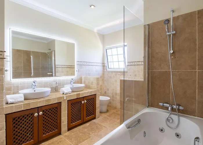 Villa Perogil - Charming Oasis In