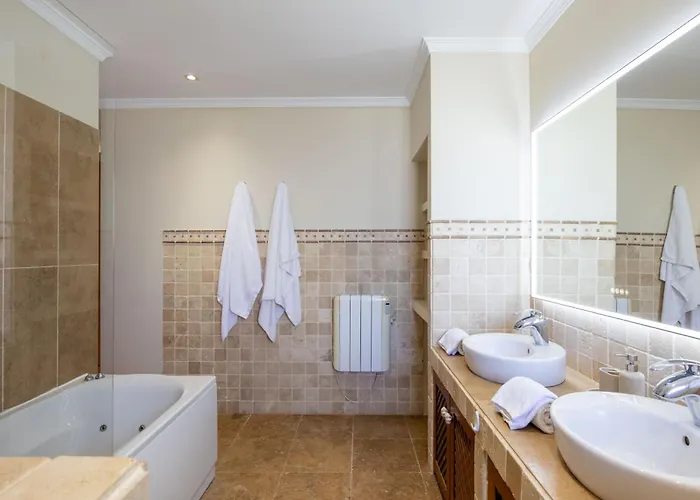 Perogil - Charming Oasis In * 塔维拉